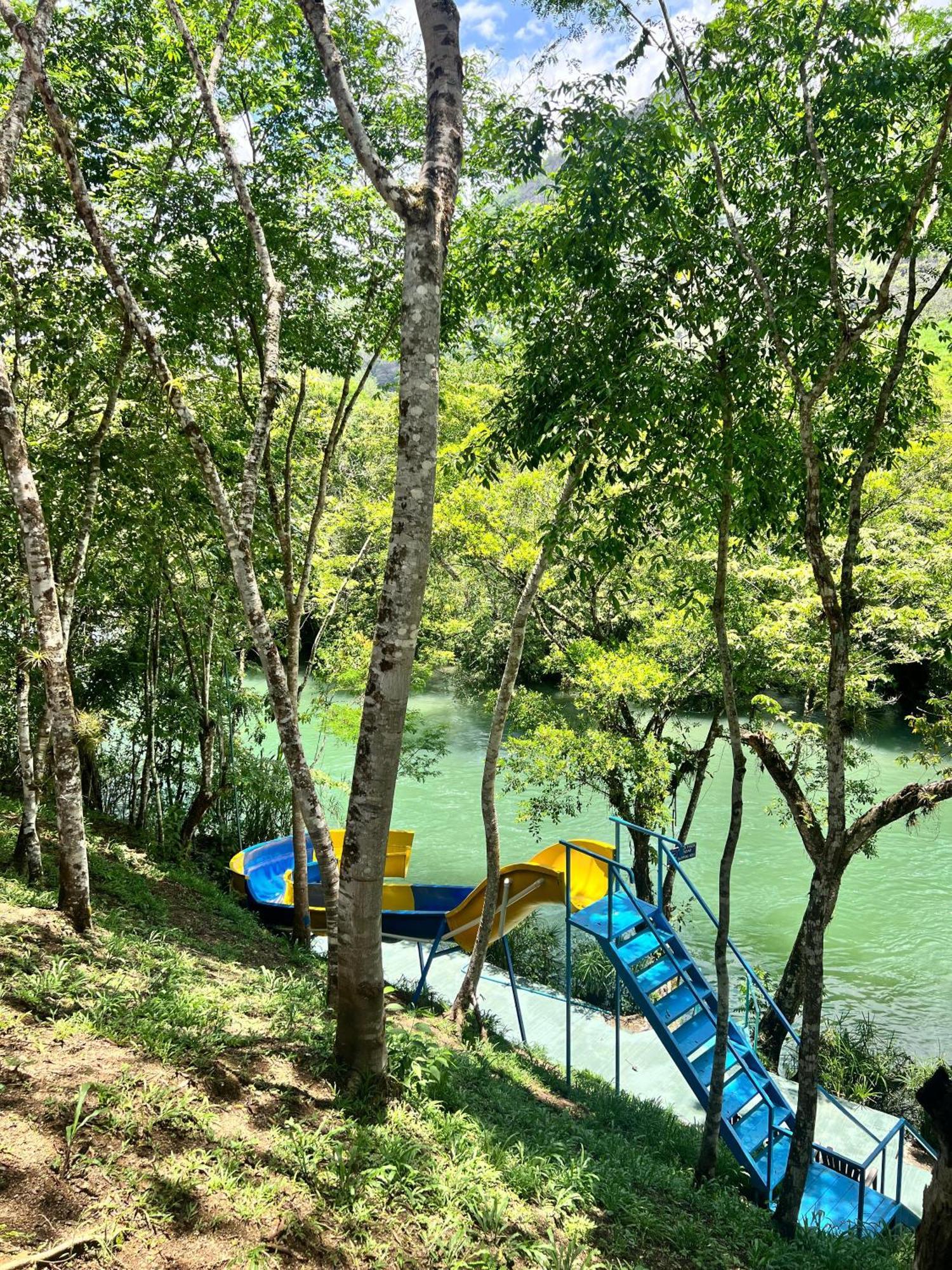 Oasis The Traveler Hostel Lanquín Екстериор снимка