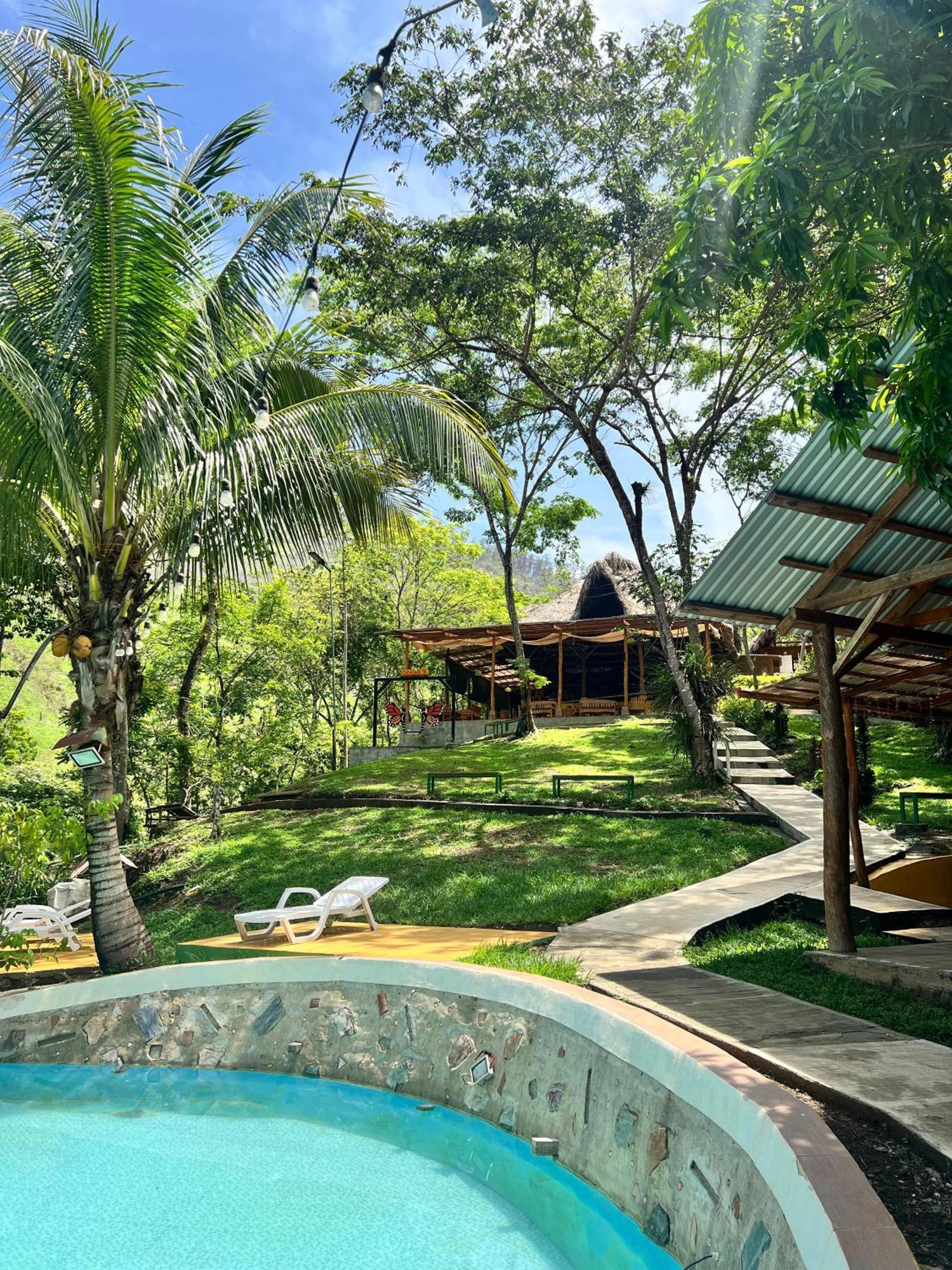 Oasis The Traveler Hostel Lanquín Екстериор снимка