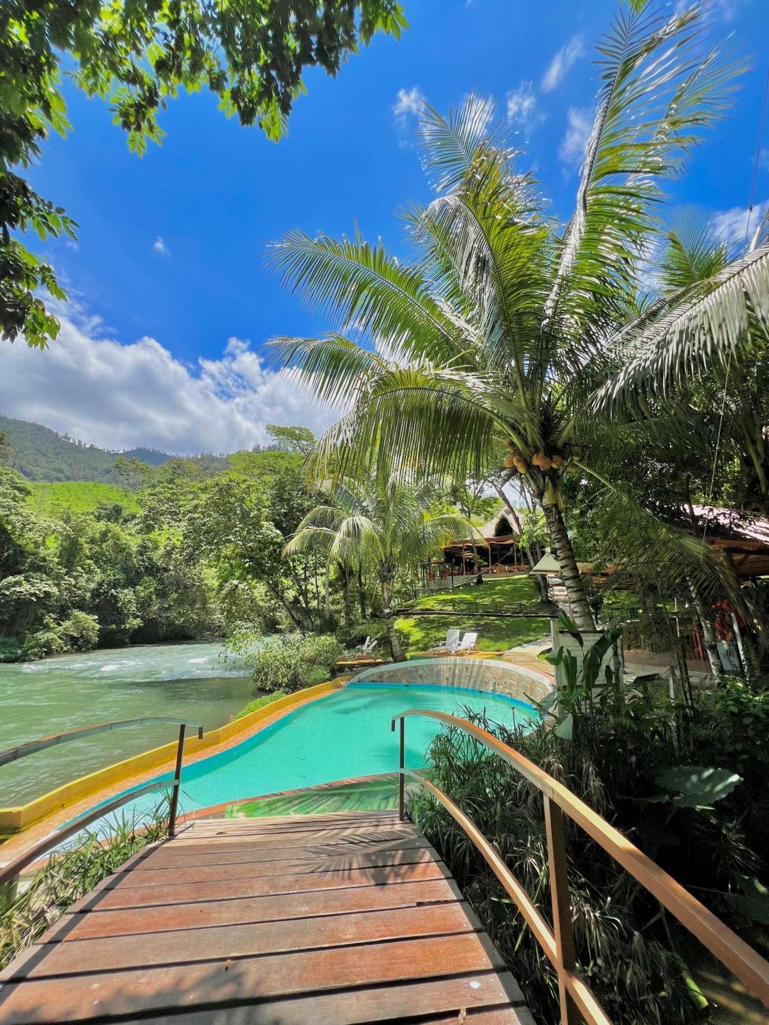 Oasis The Traveler Hostel Lanquín Екстериор снимка
