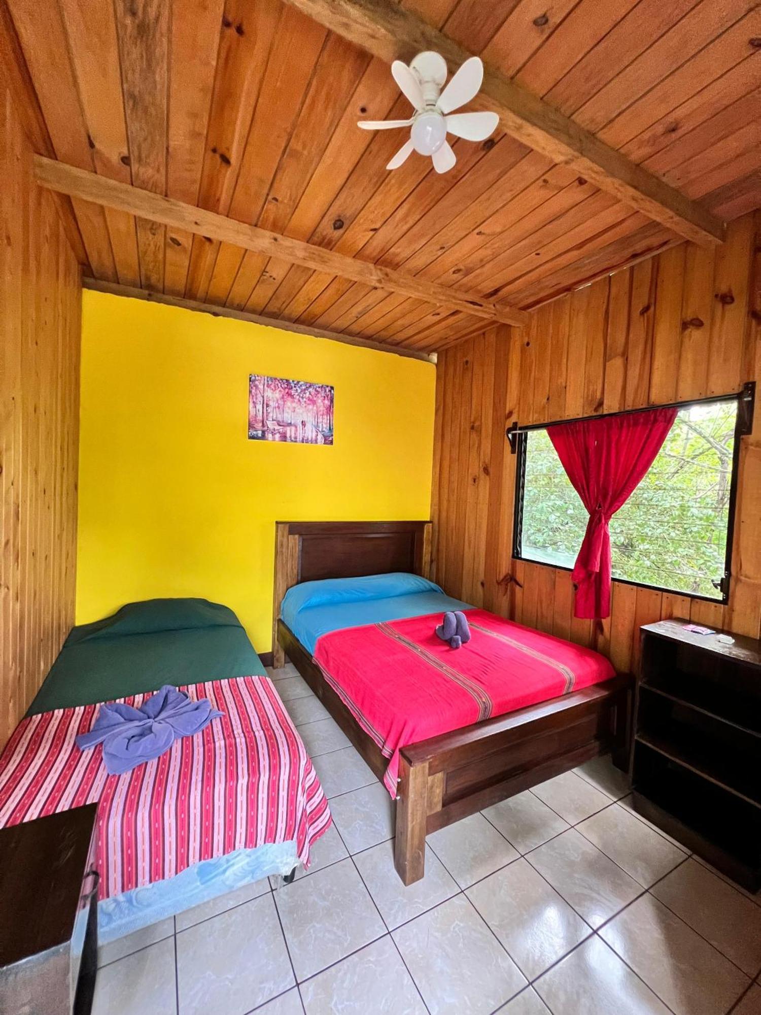 Oasis The Traveler Hostel Lanquín Екстериор снимка