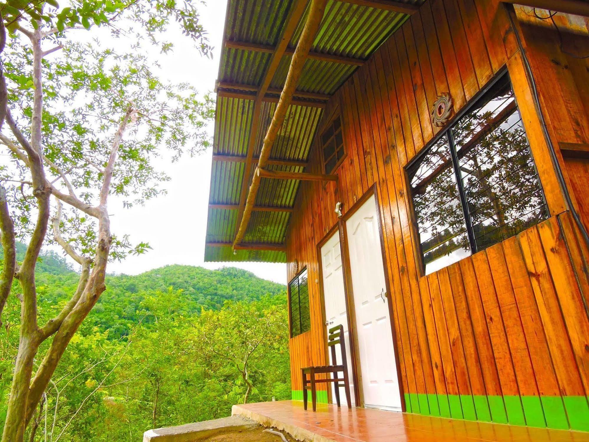 Oasis The Traveler Hostel Lanquín Екстериор снимка